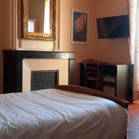 Auberge Le Bistrot De Lussan Lussan  Esterno foto