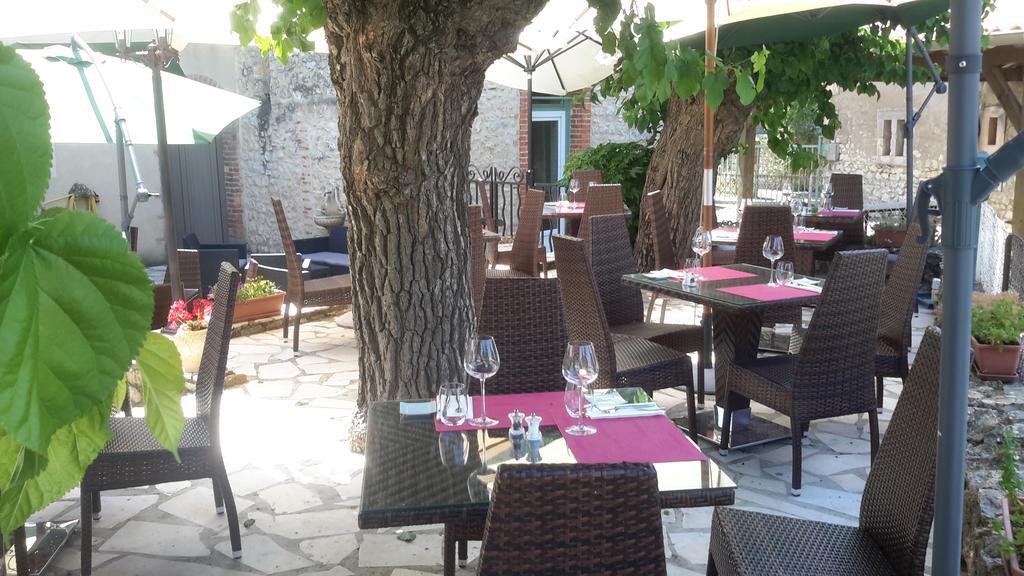 Auberge Le Bistrot De Lussan Lussan  Esterno foto