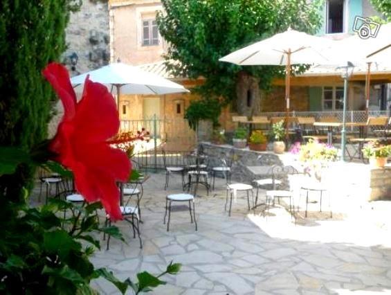 Auberge Le Bistrot De Lussan Lussan  Esterno foto